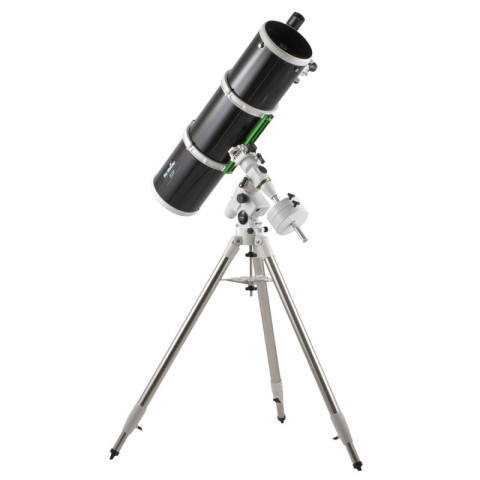 Télescope Sky-Watcher 200mm f/5 sur monture NEQ5