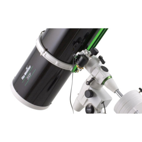 Télescope Sky-Watcher 200/1000 sur monture NEQ5 motorisée double axe