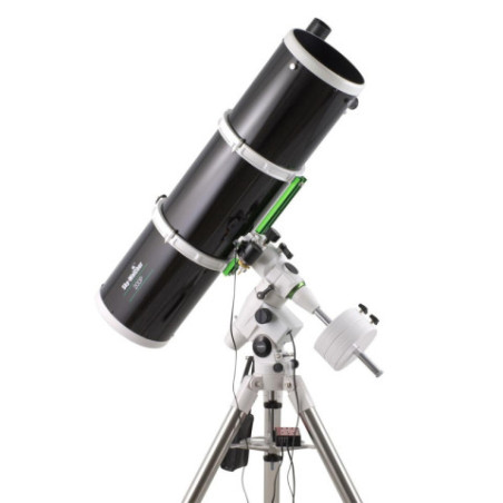 Télescope Sky-Watcher 200/1000 sur monture NEQ5 motorisée double axe