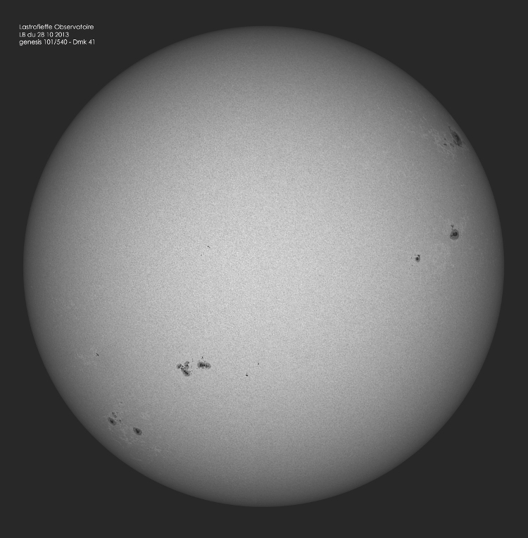 Le Soleil en lumière blanche (filtre AstroSolar D:3.8) par Samuel Tarin, le 28 octobre 2013