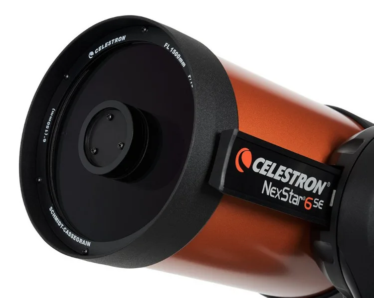 Vue de la face avant d'un télescope Celestron Schmidt-Cassegrain NexStar 6SE