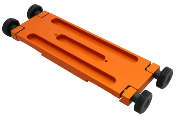 Dessous de la platine double Losmandy Geoptik 30A051 : lumières et points de fixation