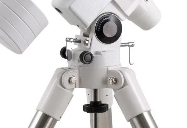 Axes de réglages en azimuth et altitude de la monture Sky-Watcher NEQ5 monture_skywatcher_neq5_04.jpg